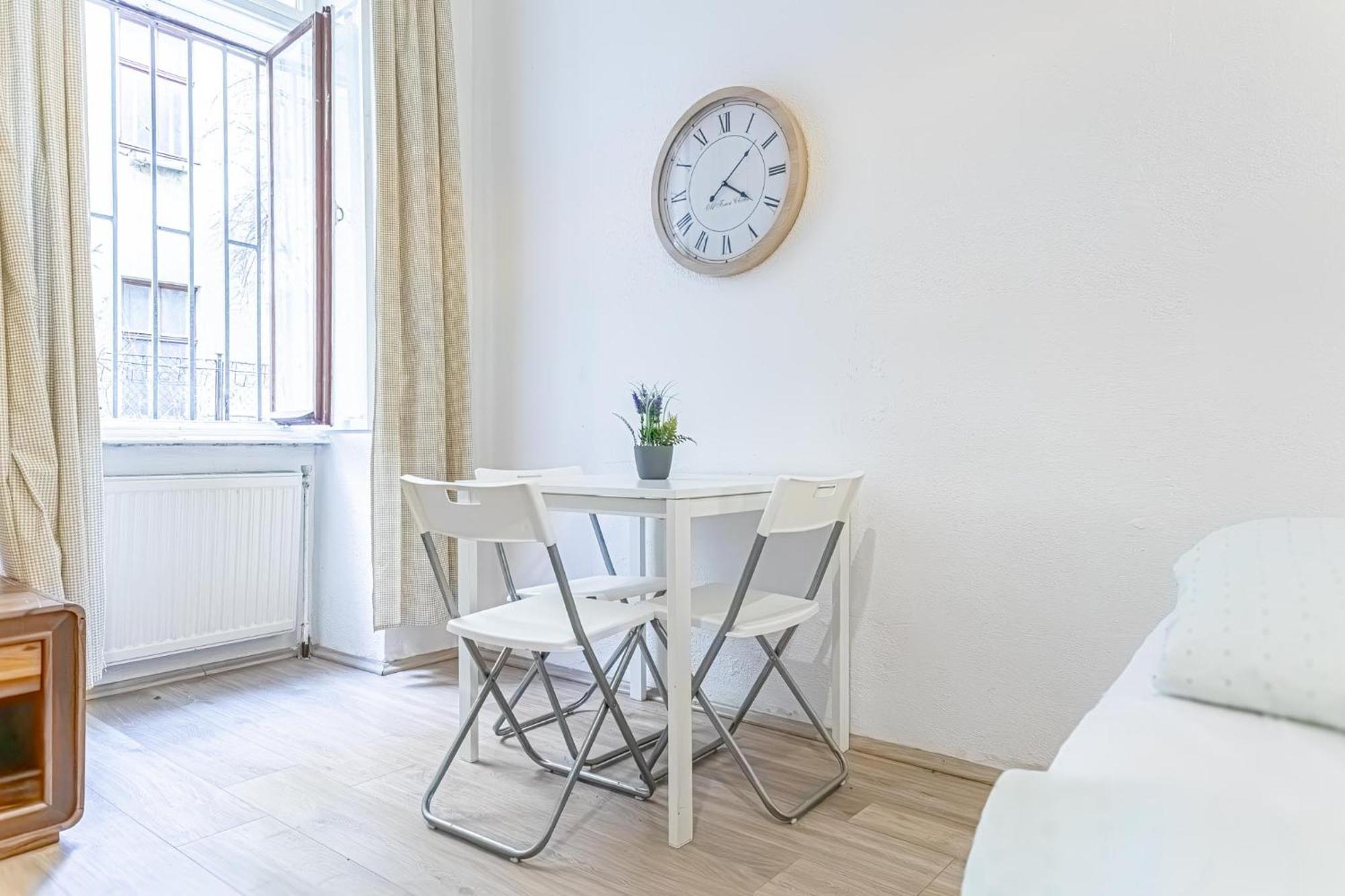 Apartament Chic Apartment- Suitable For Longstays Near Matzleinsforferplatz *